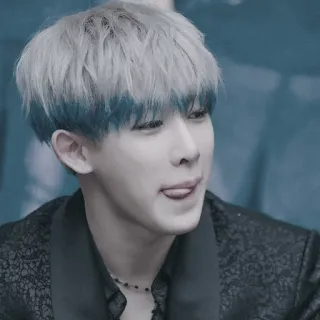 🌗 мужчина, человек, седые волосы, язык, K-pop, певец telegram sticker