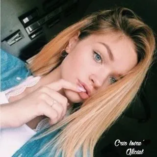 🤔 Cris tovar Oficial Porträt, Frau, blond, Schönheit, Selfie, offiziell telegram sticker
