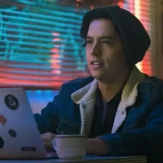 ❄️ Jughead Jones Riverdale Riverdale, Jughead Jones, Cole Sprouse, Drama adolescente, Televisión, Laptop, Café telegram sticker