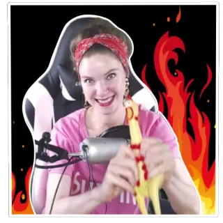 🔥 женщина, красная бандана, резиновый цыпленок, улыбается, пламя, стул, студия telegram sticker