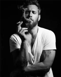 🚬 uomo, fumare, sigaretta, barbuto, ritratto, bianco e nero, maschio, maglietta telegram sticker