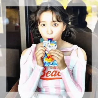 🗝 Beach wanita, pantai, minuman, korea, rambut kuncir dua, kotak jus, musim panas telegram sticker