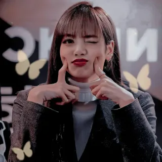 🎶 女性, 人, えくぼ, ブレザー, 室内, ウインク telegram sticker