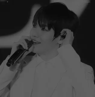🥀 singer, microphone, portrait, man, performance telegram sticker
