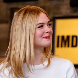 😂 IMDb IMDb, Elle Fanning, Schauspielerin, Porträt, Promi, Interview whatsapp sticker