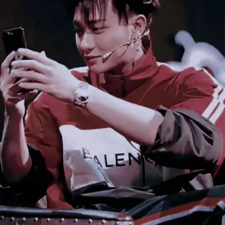☁️ BALENCIAGA แฟชั่น, เสื้อผ้า, เสื้อแจ็คเก็ต, เซลฟี่, ชายเอเชีย telegram sticker