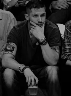 🔚 Tom Hardy นักแสดง, ผู้ชาย, คนดัง, ภาพเหมือน, ขาวดำ, คน, ดื่ม, คิด telegram sticker
