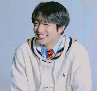 🍼 Jungkook kpop, ca sĩ, vui vẻ, nụ cười, dễ thương, thần tượng, thời trang telegram sticker