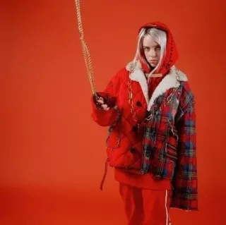 🕸 Billie Eilish Sänger, blond, roter Hintergrund, Jacke, Kette telegram sticker