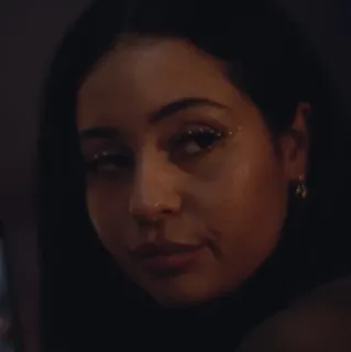 🧬 Maddy Perez Euphoria Maddy Perez, Euphoria, Charakter, TV-Serie, Glitzer-Augen Make-up whatsapp sticker