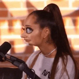 🍸 Ariana Grande Meme, Beroemdheid, Grappig, Popster whatsapp sticker