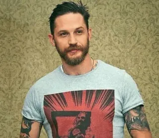 😊 Tom Hardy Schauspieler, Promi, Porträt, Mann, T-Shirt, Tätowierung telegram sticker