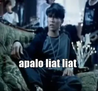 😏 apalo liat liat мужчина, сидит, индонезийский telegram sticker