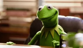 🙂 Kermit カーミット, マペット, カエル, 人形, 緑, 座る, 机 telegram sticker