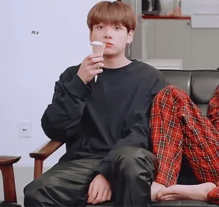 🙂 Jungkook kpop, helado, hombre, comiendo, ídolo, bts telegram sticker