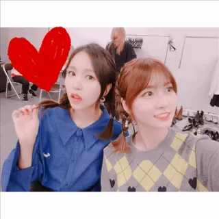 💟 kpop, mina, momo, twice, coração, selfie, amizade whatsapp sticker