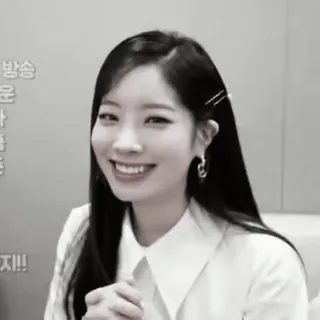 🐚 방송 woman, portrait, kpop, Korean, smile telegram sticker