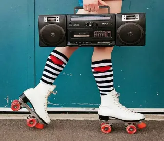 📻 patins, boombox, retro, listras, anos 80, música whatsapp sticker