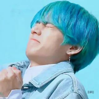 🎭 프루티 personne, cheveux bleus, boucles d'oreilles, veste en jean, homme telegram sticker