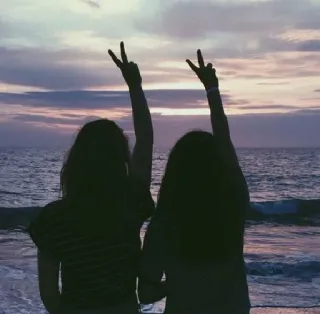 ✌ paz, oceano, praia, pôr do sol, amizade, meninas, céu, viagem telegram sticker