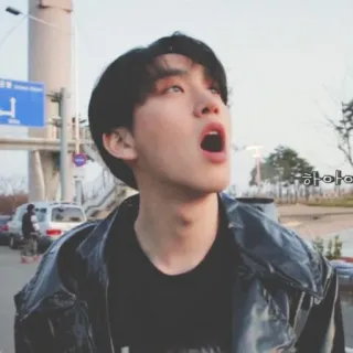 😮 하아아 hombre coreano, boca abierta, pelo negro, mirando arriba, persona telegram sticker
