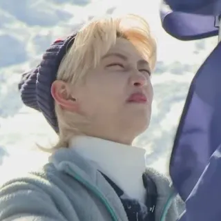 😒 Felix kpop, zima, śnieg, śmieszne, twarz telegram sticker