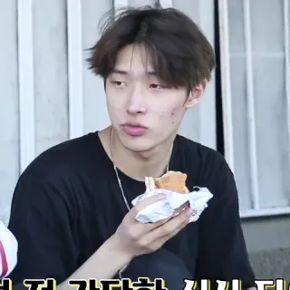 🍔 좀 더 간단한 식사 더 คน, กิน, ผู้ชาย, ลำลอง, กลางแจ้ง, อาหารว่าง telegram sticker