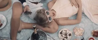 💸 pique-nique, champagne, relaxation, été telegram sticker