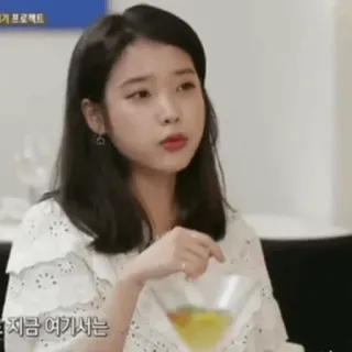 🦋 지금 여기서는 корейский, женщина, человек, пьёт, коктейль whatsapp sticker