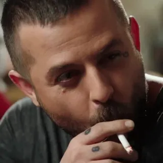 🚬 мужчина, курение, сигарета, борода, татуировка, портрет telegram sticker