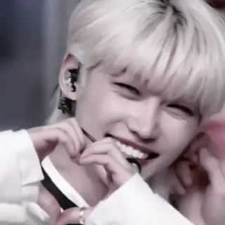 🍅 Felix kpop, serce, idol, piosenkarz, szczęśliwy, słodki telegram sticker