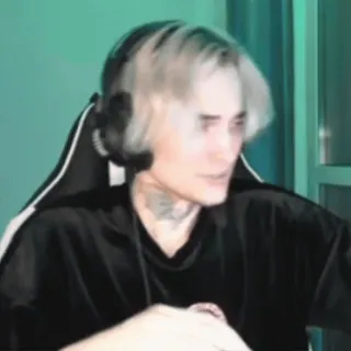 😣 Mann, Kopfhörer, Person, Gamer, Porträt whatsapp sticker