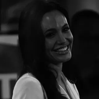 🗻 Angelina Jolie attrice, celebrità, bianco e nero, ritratto, sorriso telegram sticker