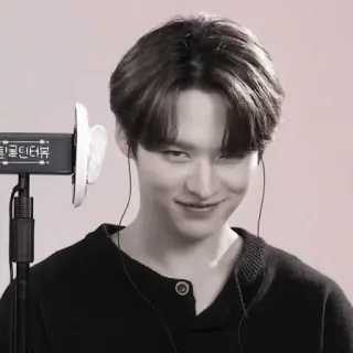 😈 릴물인터뷰 man, ear, portrait, interview telegram sticker