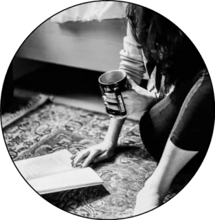 ☁️ femme, lecture, livre, tapis, café, détente, intérieur, noir et blanc telegram sticker