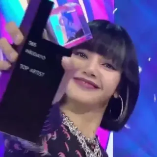 🍸 Lisa SBS INKI GAYO TOP ARTIST K-pop, cantor, prêmio, Lisa, Blackpink, Idol, artista whatsapp sticker