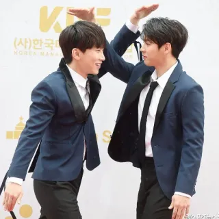 🧨 uomini, completi, asiatico, coreano, amicizia, posa telegram sticker