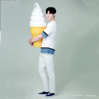 🍦 Uomo, Gelato, Bianco, Abbigliamento, Maschio, Persona, Umano, In piedi telegram sticker