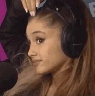 🌿 Ariana Grande musique, écouteurs, chanteur, pop, célébrité whatsapp sticker
