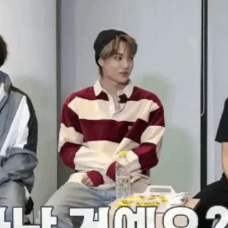 🇦🇹 하나 기억이에요? 한국인, 사람, 앉아있는, 실내 whatsapp sticker