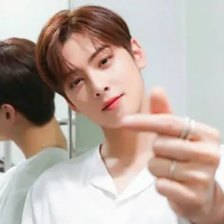 🐝 k-pop, coreano, corazón con los dedos, lindo, asia, hombre whatsapp sticker