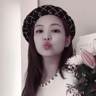 🧄 Jennie kpop, jennie, blackpink, penyanyi, idola, bunga, topi, chanel telegram sticker