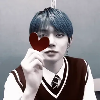 🥓 mężczyzna, serce, niebieskie włosy, kpop, idol, miłość telegram sticker