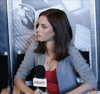 💛 Variety entrevista, actriz, micrófono, variedades whatsapp sticker