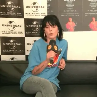 🕊 Halsey UNIVERSAL UNIVERSAL MCA MUSIC INC MCA MUSIC INC UNIVERSAL MCA MUSIC ING UNIVERSAL 人物, 麦克风, 采访, 音乐, 歌手 telegram sticker