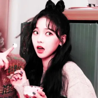 😏 mujer, K-pop, retrato, cara, persona, comiendo whatsapp sticker