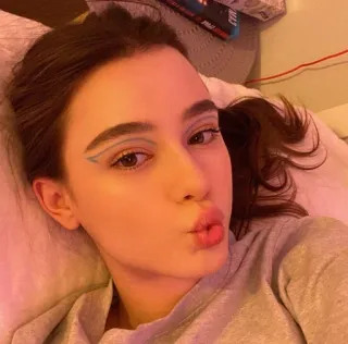 😚 whatsapp sticker