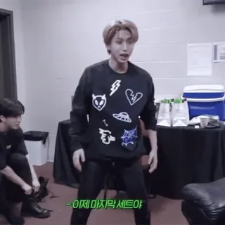 🍌 이제 마지막 세트야 kpop, 音乐, 偶像, 卫衣, 男人 telegram sticker
