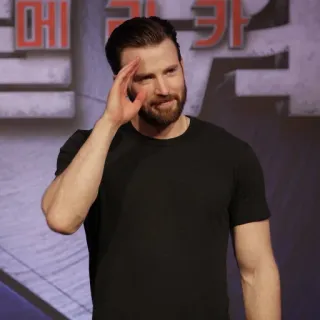 ⭐️ Chris Evans Schauspieler, Promi, Chris Evans, Handgeste, Lächeln telegram sticker