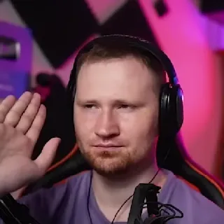 🫡 мужчина, наушники, машет, геймер, портрет, лицо, человек telegram sticker